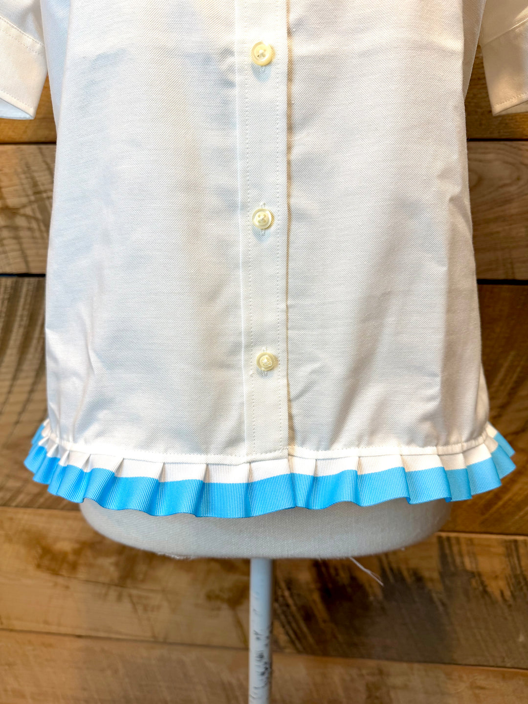 GAME DAY Ellie SS Ruffle Oxford - White w Lt. Blue & White Stripe Ribbon (GDE09)