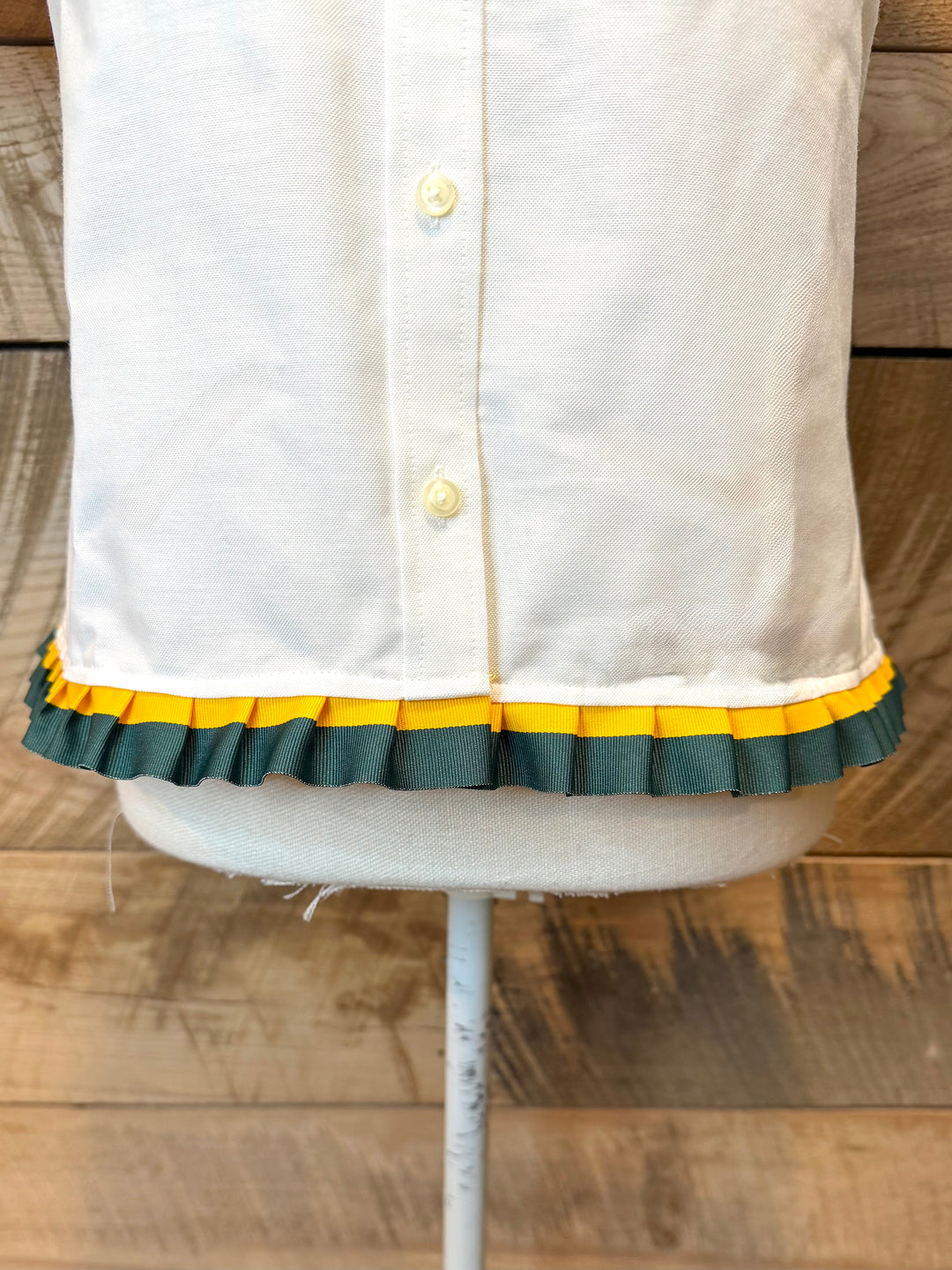 GAME DAY Ellie SS Ruffle Oxford - White w Green & Gold Stripe Ribbon (GDE08)