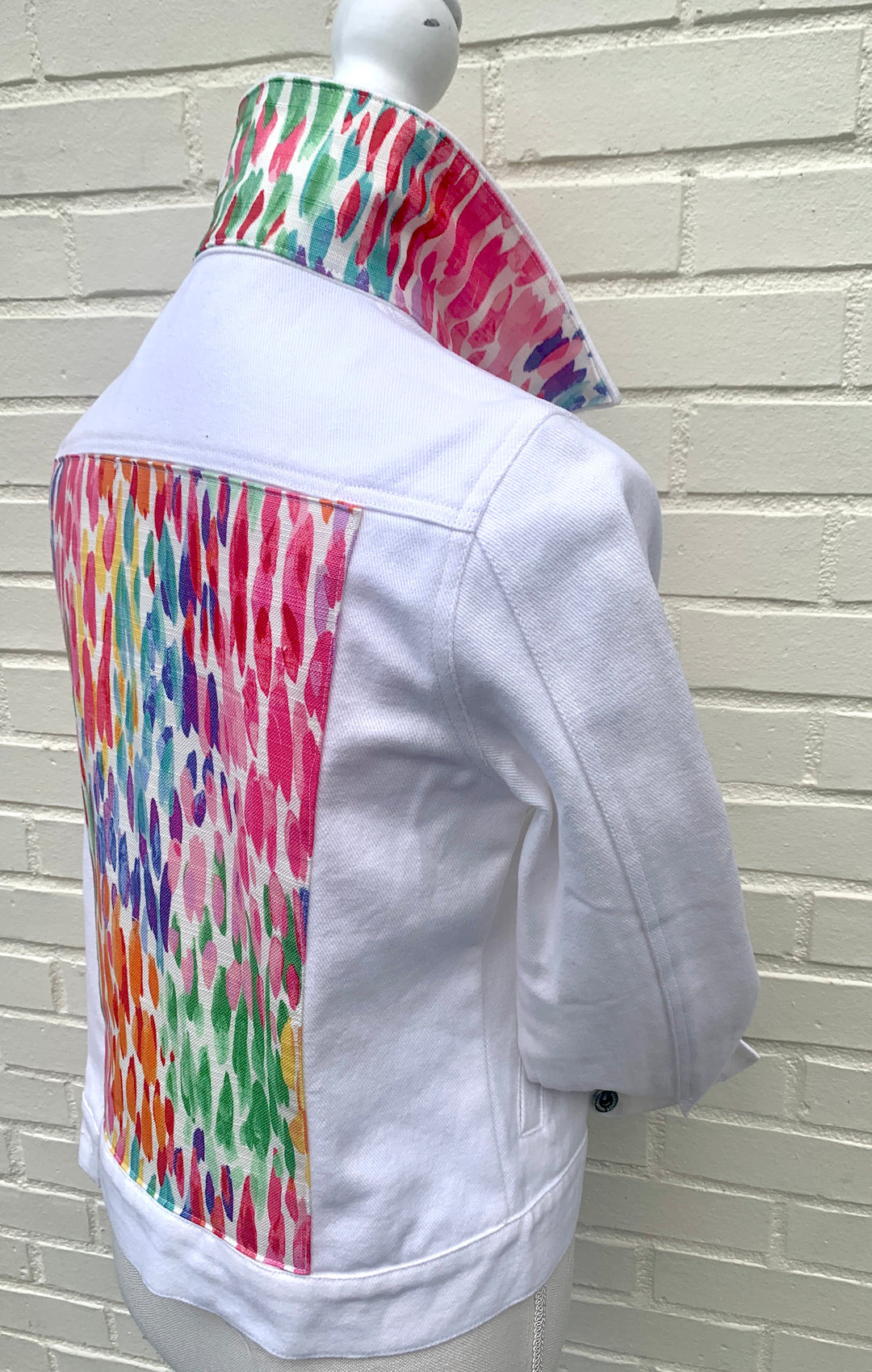 Dorothy White Denim Jacket w Multi Color Design (DWJ13)