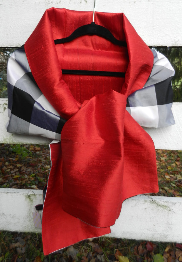 Silk Wrap in Classic Black Check and Red (LW40)